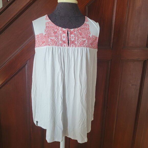 Adrianna Papell Tops - Adrianna Papell Womens Sleeveless Boho Blouse Top With Red Embroidery Size XL